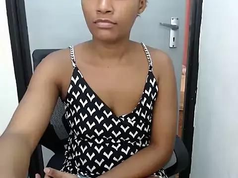 savage_laura from StripChat
