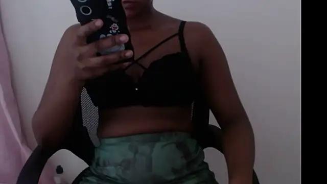 savage_laura from StripChat