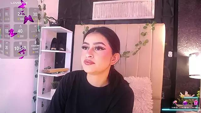 savannah_williams from StripChat is Freechat