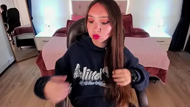 Try our girls live displays and explore the company of endless strippers, with beautiful physiques, vibrating toys and more.