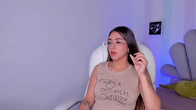 Try our girls live displays and explore the company of endless strippers, with beautiful physiques, vibrating toys and more.