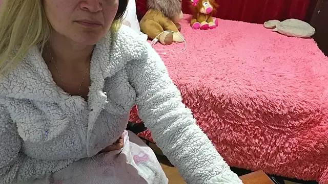 Try our girls live displays and explore the company of endless strippers, with beautiful physiques, vibrating toys and more.