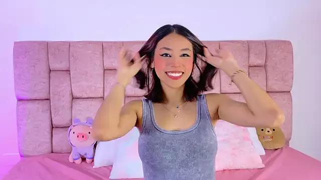 Try our girls live displays and explore the company of endless strippers, with beautiful physiques, vibrating toys and more.