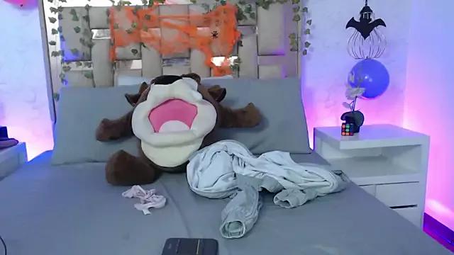 Try our girls live displays and explore the company of endless strippers, with beautiful physiques, vibrating toys and more.