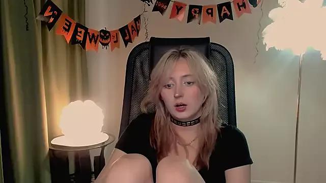 ScarlettScril from StripChat is Freechat