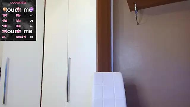 Try our girls live displays and explore the company of endless strippers, with beautiful physiques, vibrating toys and more.