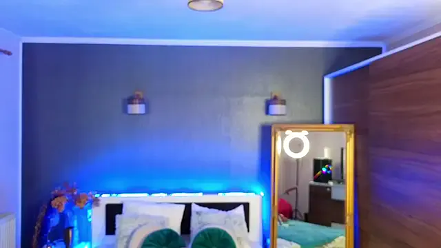 Selena_Banks — New model!Become my king!