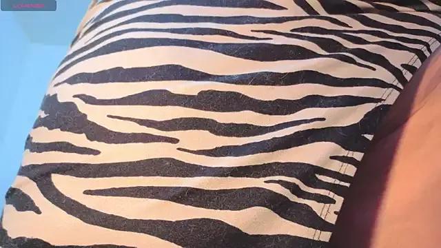 Try our girls live displays and explore the company of endless strippers, with beautiful physiques, vibrating toys and more.