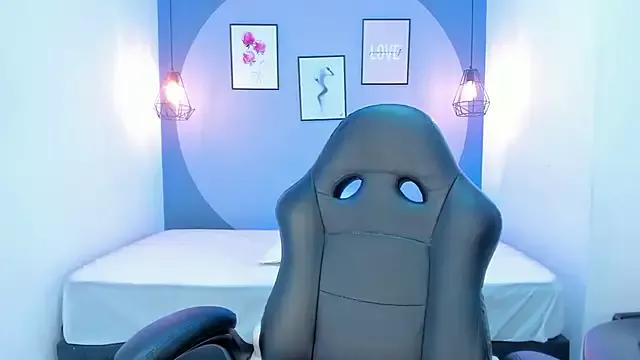 Try our girls live displays and explore the company of endless strippers, with beautiful physiques, vibrating toys and more.