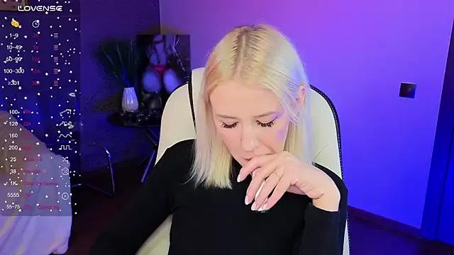 Try our girls live displays and explore the company of endless strippers, with beautiful physiques, vibrating toys and more.