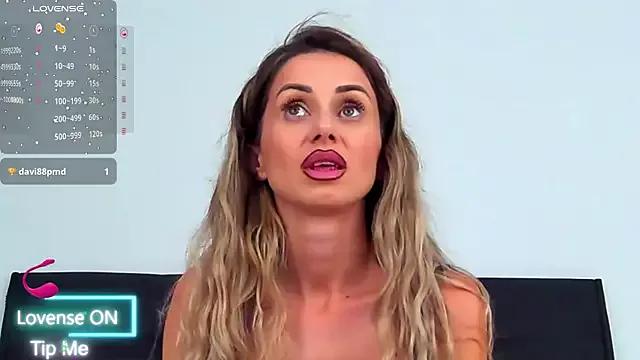 SelenaWest from StripChat