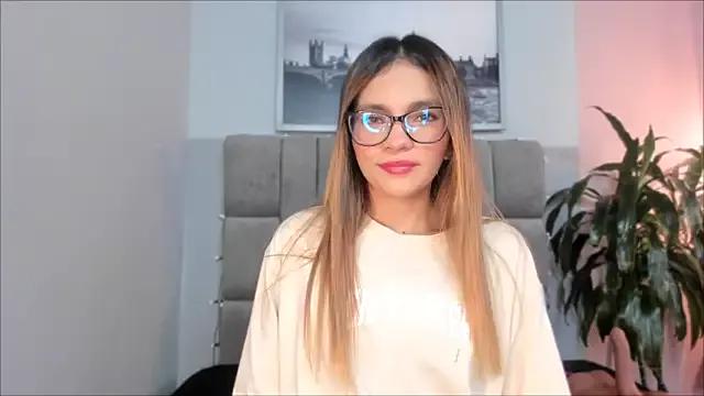 selene_tylor_ from StripChat is Freechat