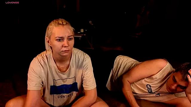 SexVibecouple from StripChat is Freechat