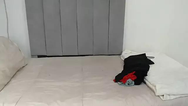 Try our girls live displays and explore the company of endless strippers, with beautiful physiques, vibrating toys and more.