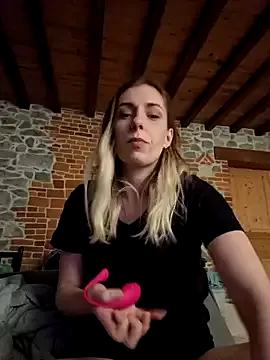 SexyAlya from StripChat is Freechat