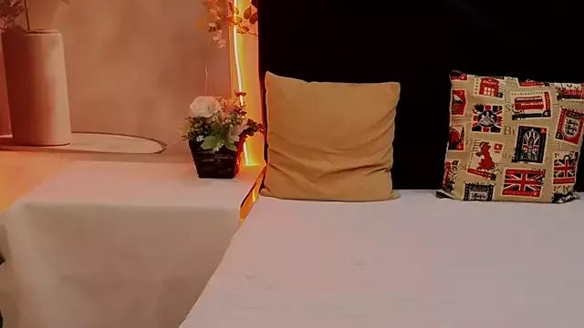 Try our girls live displays and explore the company of endless strippers, with beautiful physiques, vibrating toys and more.