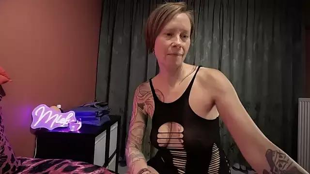 Try our girls live displays and explore the company of endless strippers, with beautiful physiques, vibrating toys and more.