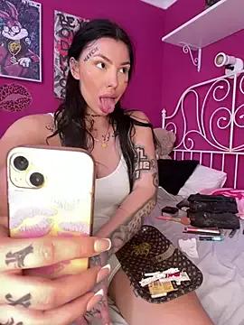 sexynalaa from StripChat is Freechat