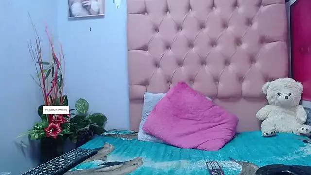 Try our girls live displays and explore the company of endless strippers, with beautiful physiques, vibrating toys and more.