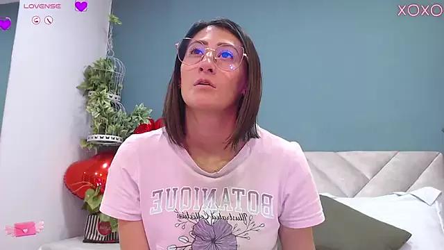 SharisWillian from StripChat is Freechat