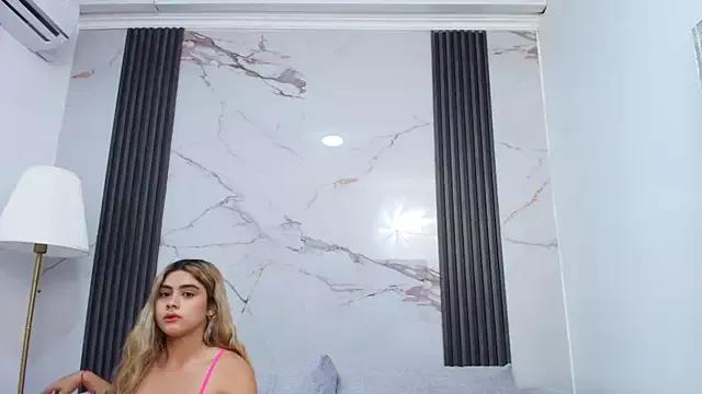 Try our girls live displays and explore the company of endless strippers, with beautiful physiques, vibrating toys and more.