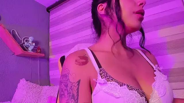SheryLee from StripChat is Freechat