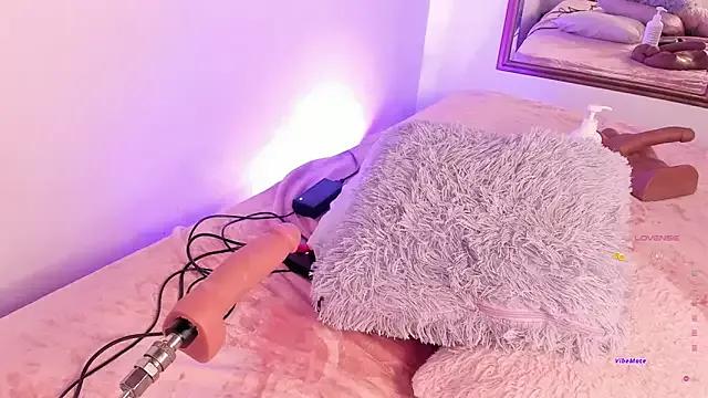 Try our girls live displays and explore the company of endless strippers, with beautiful physiques, vibrating toys and more.