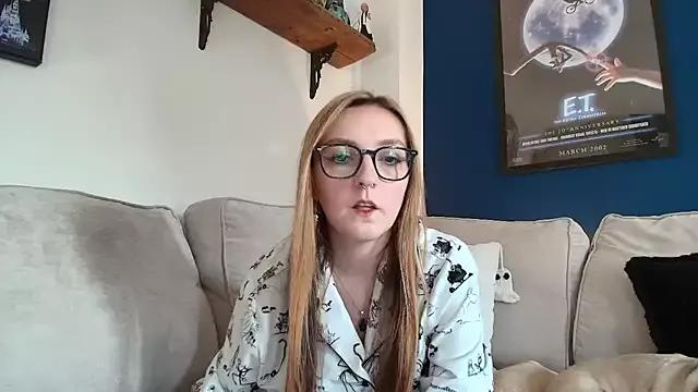 Try our girls live displays and explore the company of endless strippers, with beautiful physiques, vibrating toys and more.