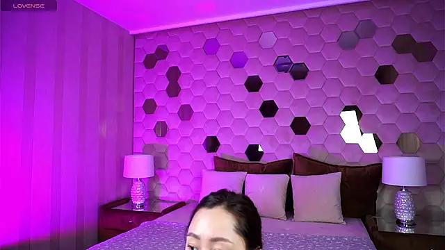 Try our girls live displays and explore the company of endless strippers, with beautiful physiques, vibrating toys and more.