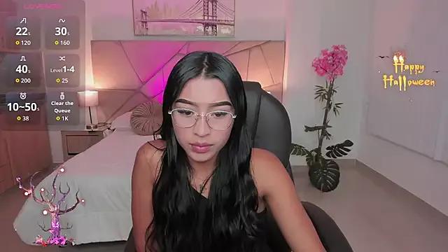 Silvana_velvet from StripChat is Freechat