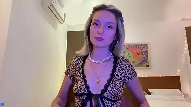 Photos of SirenaBelle from StripChat is Private
