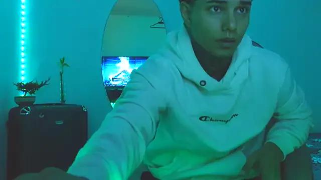 Skartoliver from StripChat is Freechat