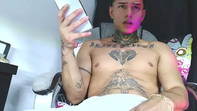 Try our girls live displays and explore the company of endless strippers, with beautiful physiques, vibrating toys and more.