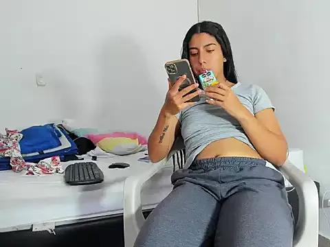 Skinnyanai2 webcams show profile image 