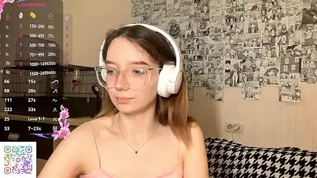 SkinnySunshinexxx from StripChat is Freechat