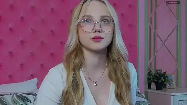 Sky_Cutie from StripChat is Freechat
