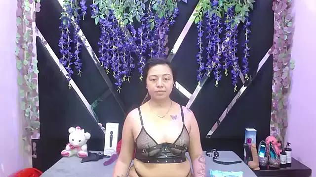 Try our girls live displays and explore the company of endless strippers, with beautiful physiques, vibrating toys and more.