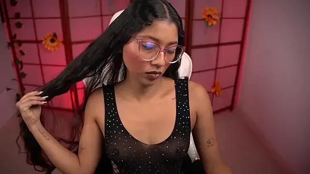 small_emilie from StripChat is Freechat