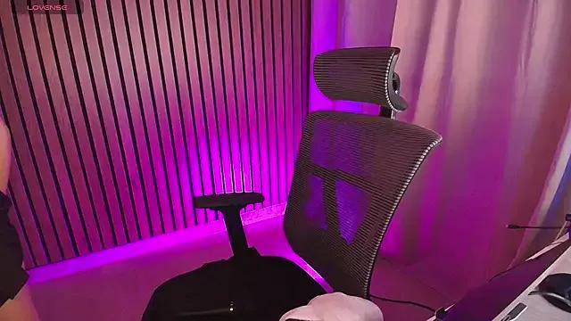 Try our girls live displays and explore the company of endless strippers, with beautiful physiques, vibrating toys and more.