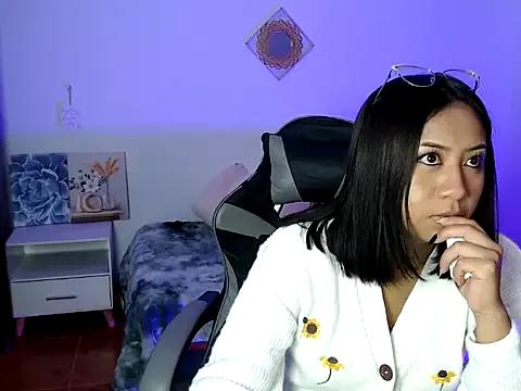 Try our girls live displays and explore the company of endless strippers, with beautiful physiques, vibrating toys and more.