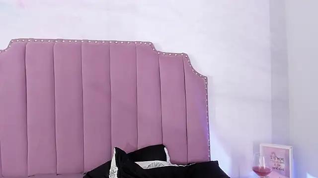 Try our girls live displays and explore the company of endless strippers, with beautiful physiques, vibrating toys and more.