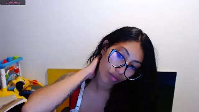 Try our girls live displays and explore the company of endless strippers, with beautiful physiques, vibrating toys and more.