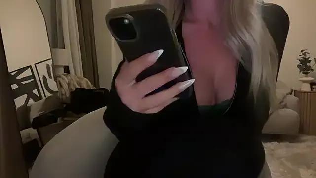 Try our girls live displays and explore the company of endless strippers, with beautiful physiques, vibrating toys and more.