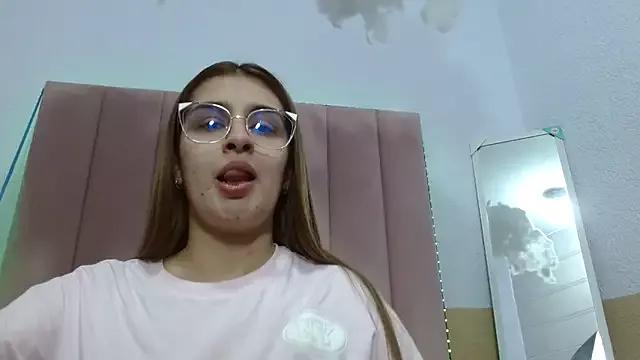Sofiawilliamss from StripChat is Freechat