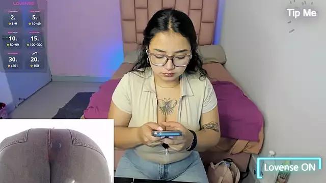 Try our girls live displays and explore the company of endless strippers, with beautiful physiques, vibrating toys and more.