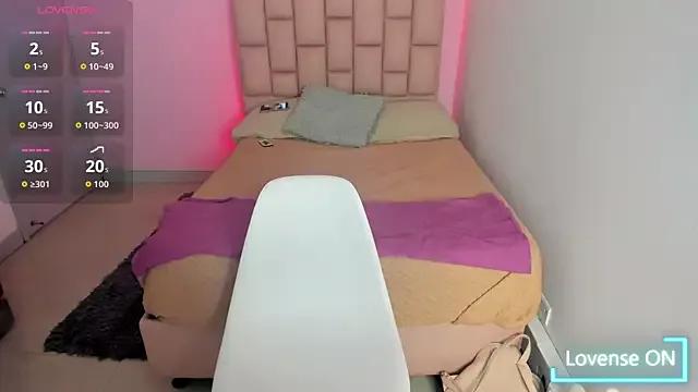 Try our girls live displays and explore the company of endless strippers, with beautiful physiques, vibrating toys and more.