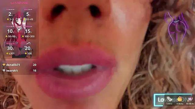 Sofii_Diaz from StripChat is Freechat