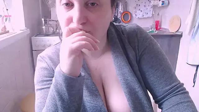 SoftLia from StripChat is Freechat