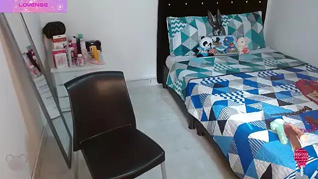 Try our girls live displays and explore the company of endless strippers, with beautiful physiques, vibrating toys and more.