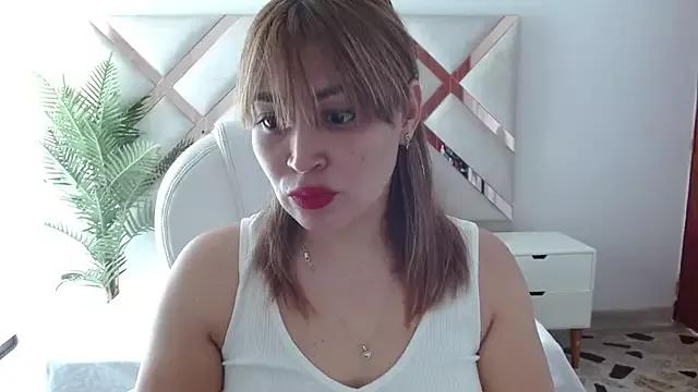 Try our girls live displays and explore the company of endless strippers, with beautiful physiques, vibrating toys and more.